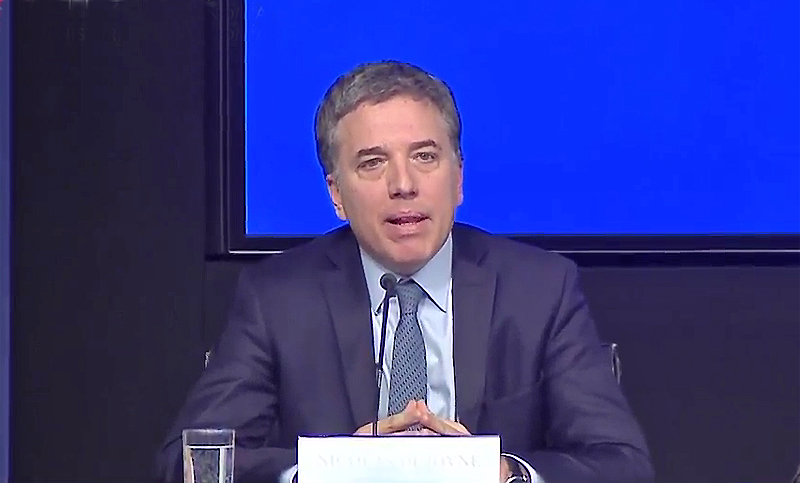 Dujovne admitió que la economía podría caer más del 1% del PBI este año