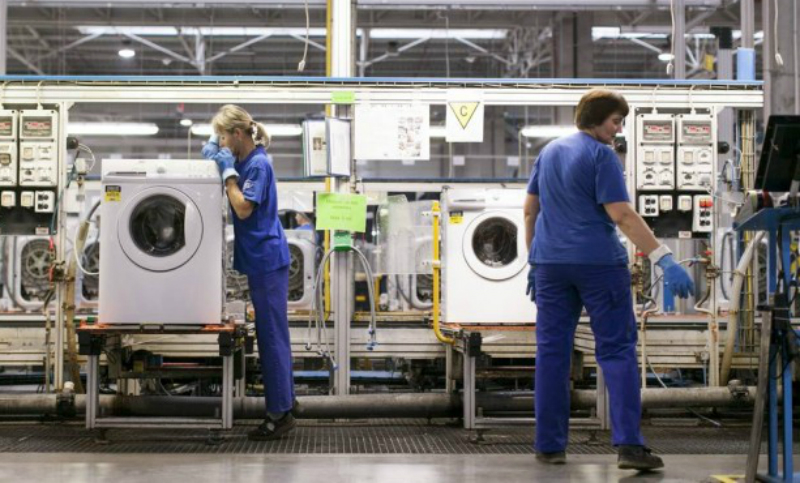 La fábrica Electrolux licenció a todos sus trabajadores por un mes