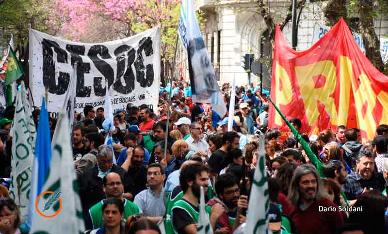 Gran movilización de gremios y organizaciones sociales a plaza San Martín