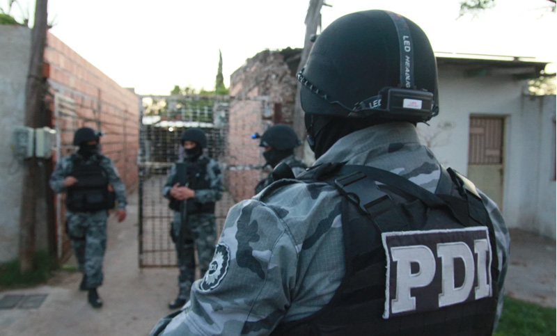 La PDI realizó 27 allanamientos en Rosario y el Cordón Industrial, con seis detenidos