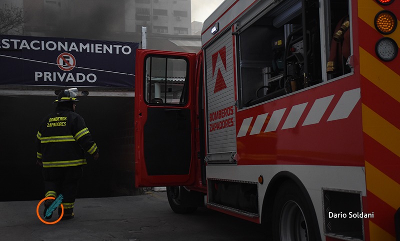 Susto y caos vehicular por un principio de incendio en el centro