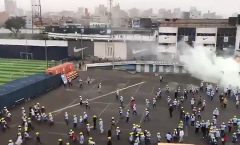 Insólito: evangélicos tomaron el estadio de Alianza Lima y la barra salió al cruce