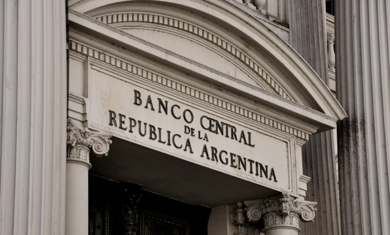 Banco Central fija nuevos límites de intervención cambiaria y elimina piso de la tasa de interés