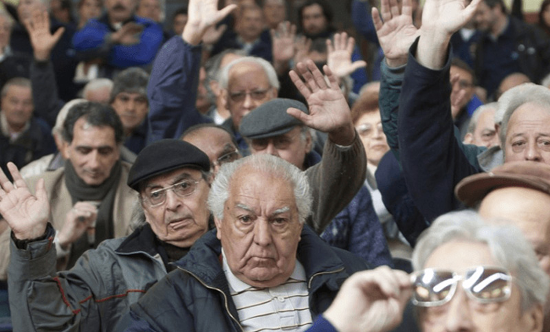 El Gobierno intenta restringir el acceso a la Pensión Universal para el Adulto Mayor