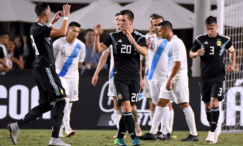 La versión renovada de Argentina venció por 3-0 a Guatemala en Los Ángeles