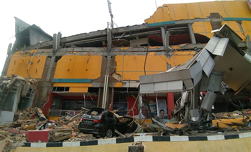 Cientos de muertos y heridos por terremoto y tsunami en Indonesia