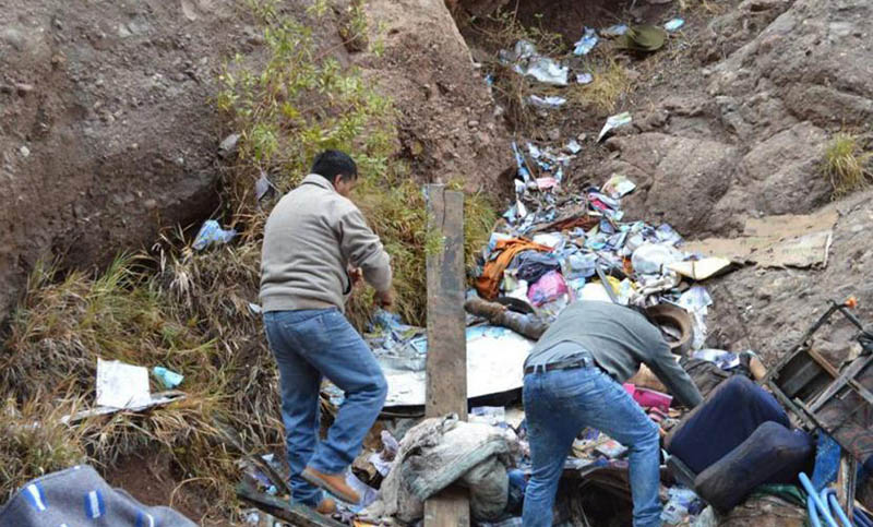 Cayó un micro por un precipicio en Perú y dejó un saldo de 23 muertos