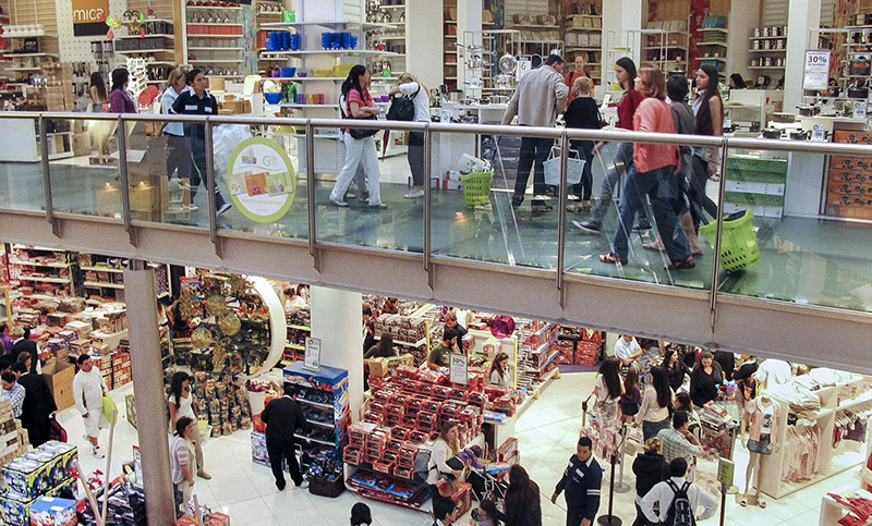 Las ventas en los supermercados y shoppings cayeron por segundo mes consecutivo
