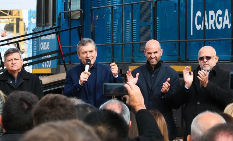 Macri escribió una columna en un diario en la que destacó las “obras sin relato”