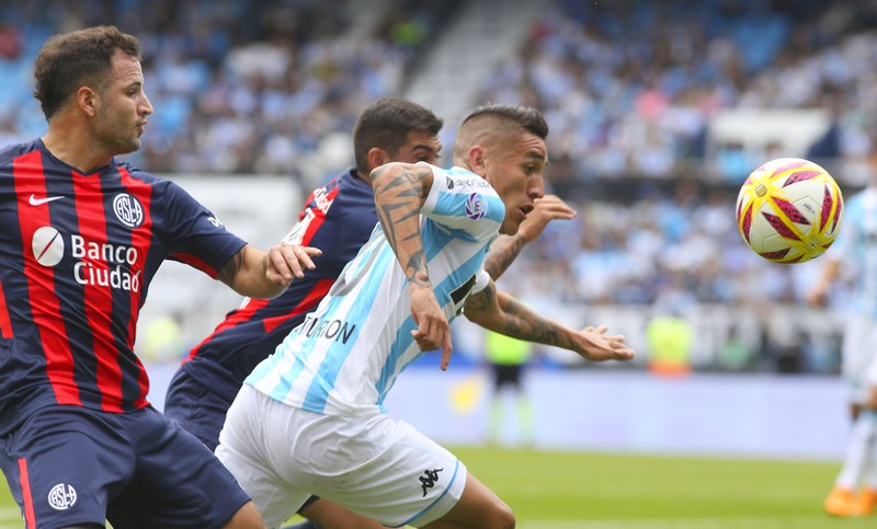 Racing venció a San Lorenzo y estiró la ventaja en la punta
