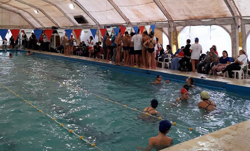 Torneo de natación en el club Tiro Suizo