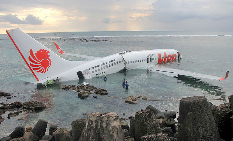 Un avión de Lion Air se estrelló en el mar en Indonesia con 189 personas a bordo