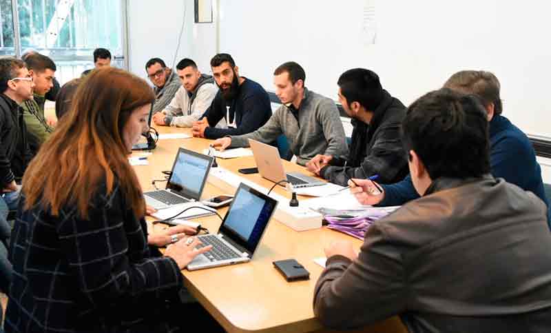 Los maleteros acudieron al Concejo en busca de regularización laboral