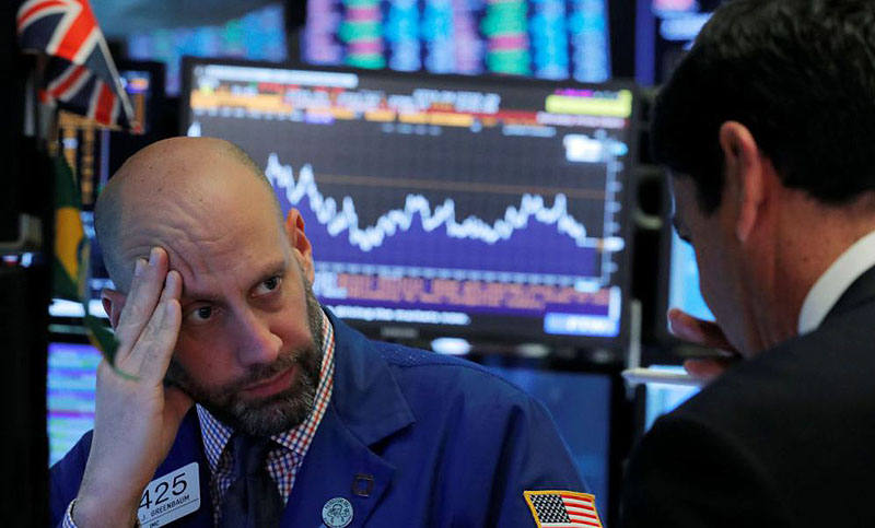 La caída de acciones de Estados Unidos eliminó ganancias del S&P y del Dow Jones