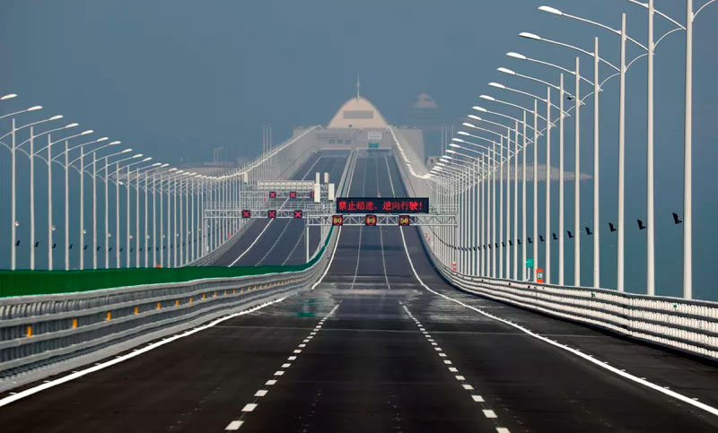 China inauguró el puente sobre el mar más largo del mundo