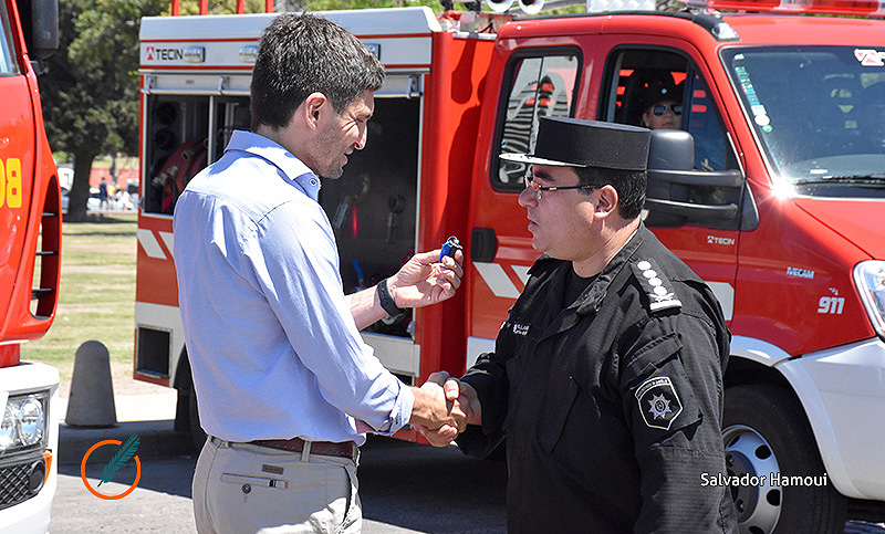 Presentaron las nuevas unidades móviles para los Bomberos Zapadores
