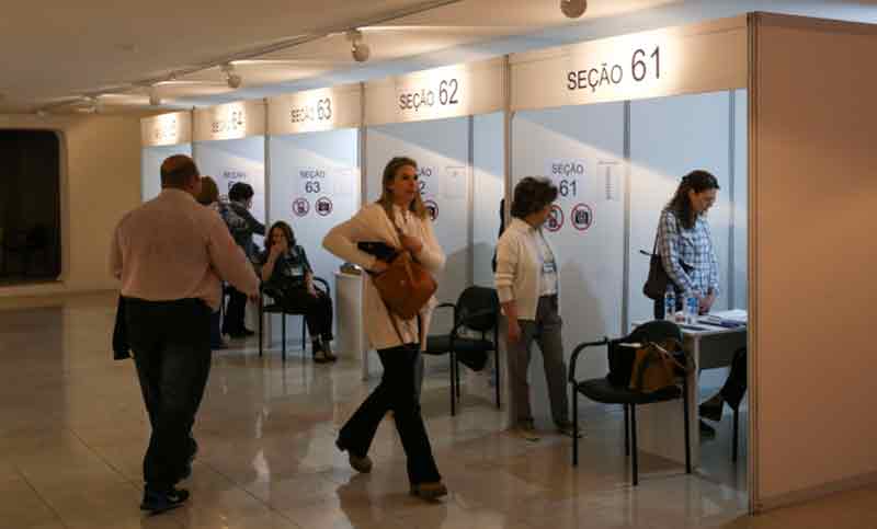 Miles de brasileños votaron en Buenos Aires para elegir al nuevo presidente del país vecino