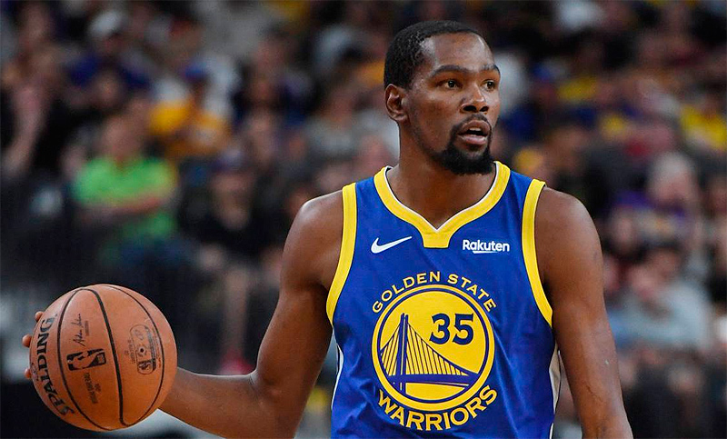Golden State Warriors salta a la cancha en el regreso de la NBA