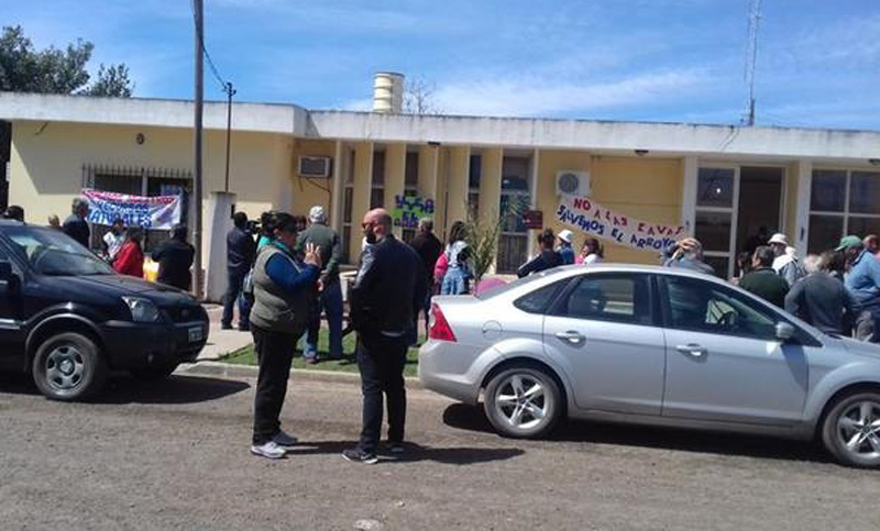 Agreden a vecinos que se manifestaban contra la instalación de cavas