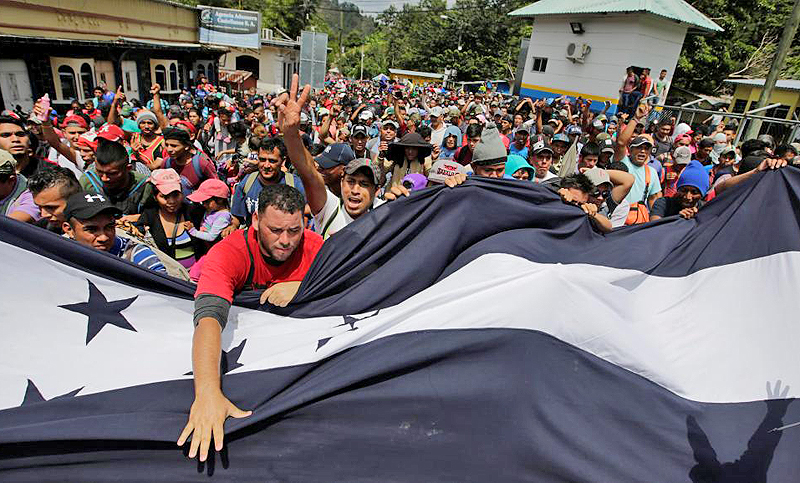 Trump amenazó con cerrar frontera con México ante avance de caravana de migrantes