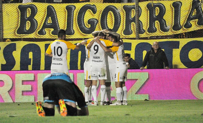 Central eliminó con sufrimiento a Almagro y jugará el clásico rosarino