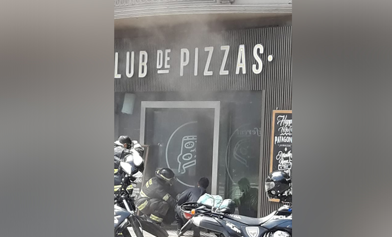 Entre Ríos y Pellegrini: principio de incendio en una pizzería
