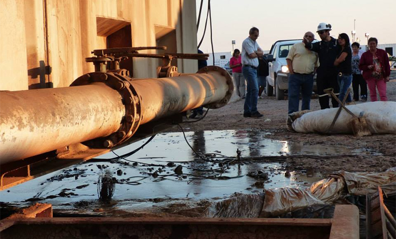 Un derrame crónico de petróleo causa temor en EE.UU y remite a Vaca Muerta