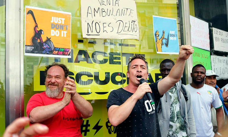 Textiles se movilizaron frente a una multinacional de ropa: «esclaviza a los costureros»