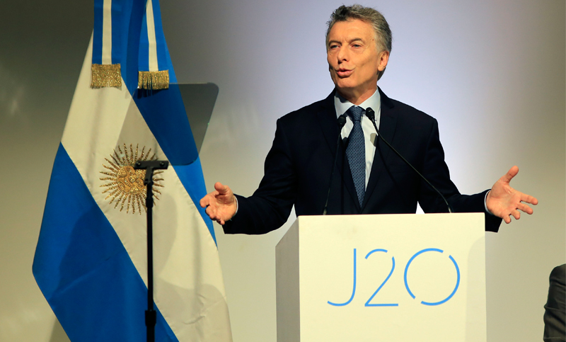 Macri pidió no decir más «que las cosas pueden ser gratis y después hay que levantar una deuda tremenda»