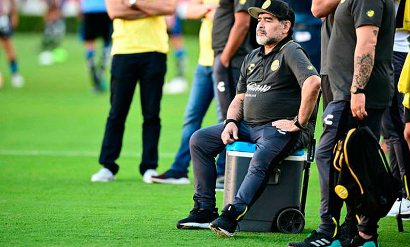 «Maradona ya no tiene cartílagos en las rodillas, hay que ponerle dos prótesis»
