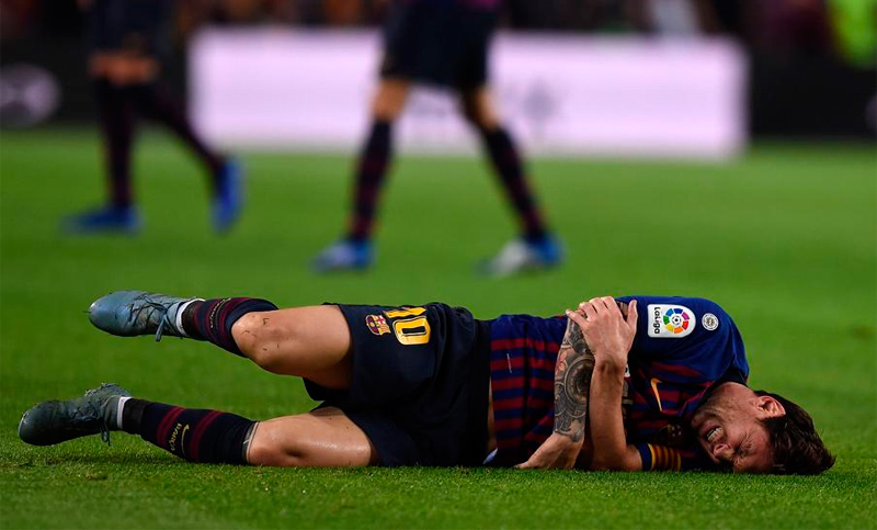 Messi se lesionó el brazo a una semana del clásico liguero