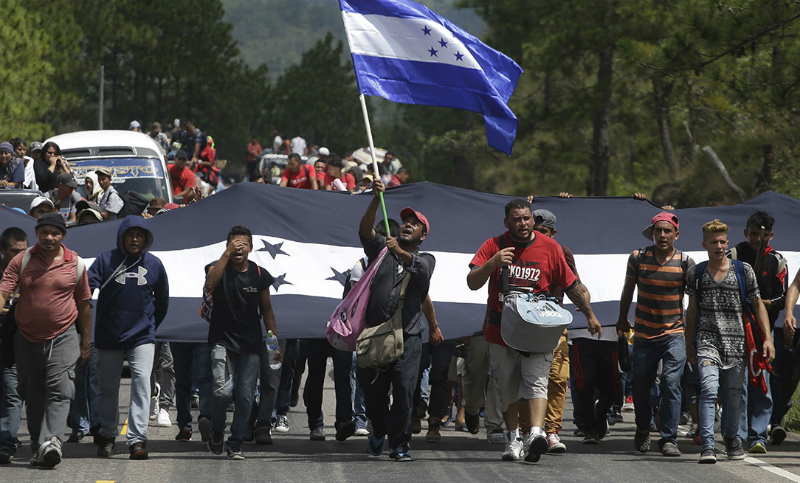 Miles de hondureños avanzan hacia Estados Unidos pese a advertencia de Trump