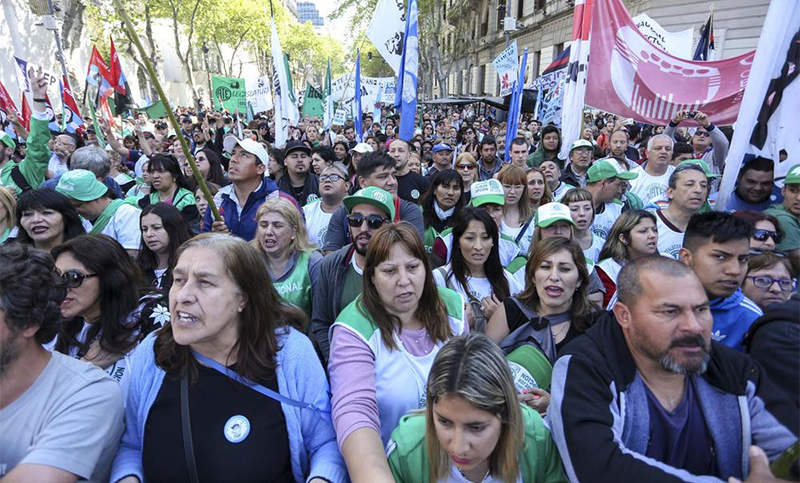 Gremios industriales protestaron por los despidos y la caída de la producción
