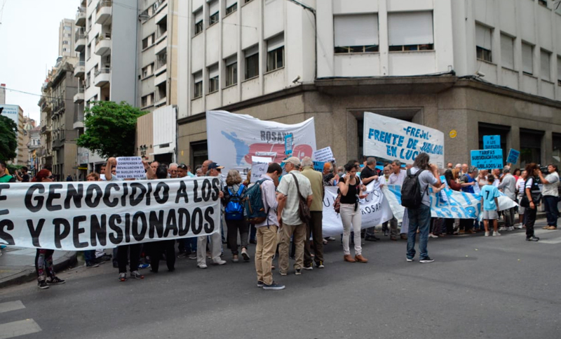 Protesta contra los tarifazos: «Esto es un despojo del bolsillo de jubilados y trabajadores»