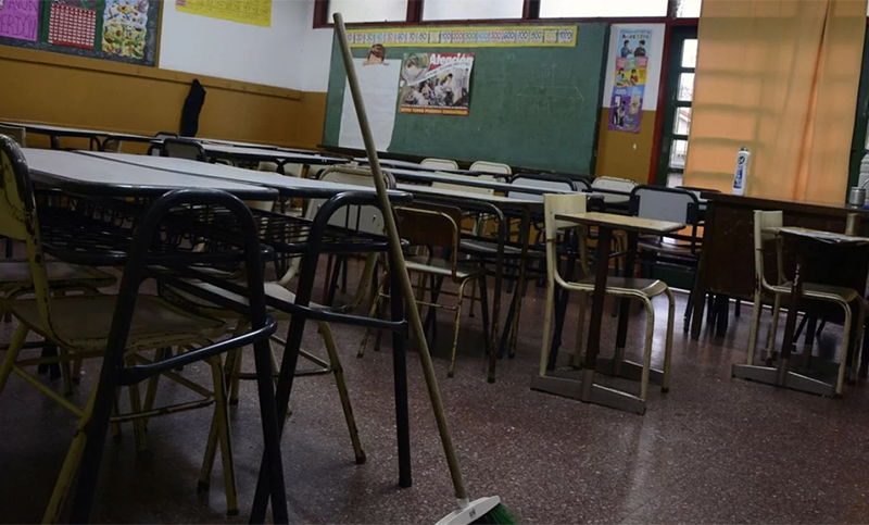 Docentes vuelven al paro en rechazo a la paritaria por decreto de Vidal