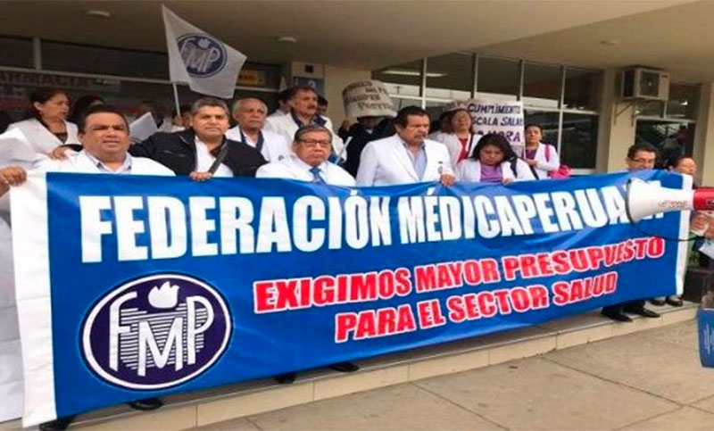 Médicos peruanos de paro por incumplimiento del «pacto laboral»
