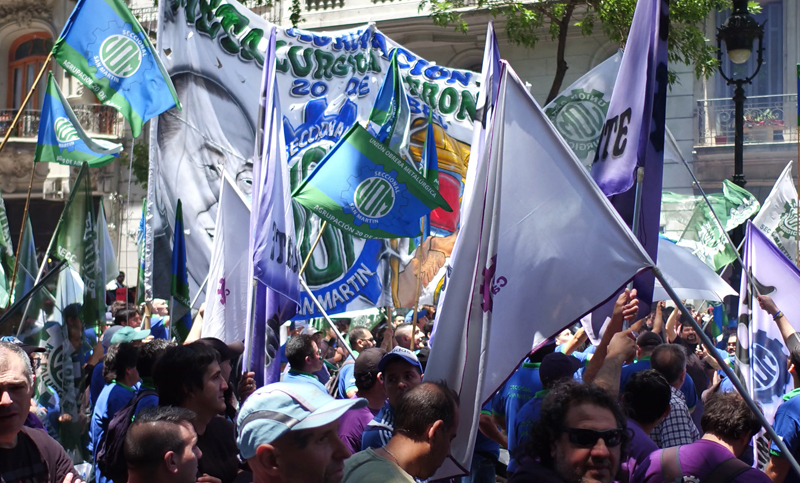 Gremios industriales marchan al Ministerio de Producción