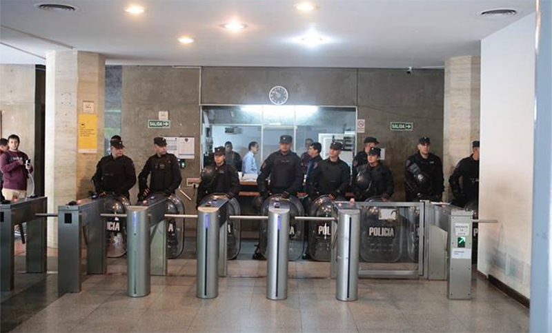 Policías armados tomaron el ministerio de Seguridad de la Ciudad de Buenos Aires