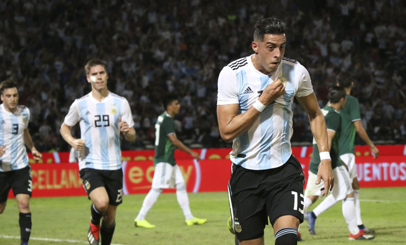 Argentina hizo lo justo y necesario para ganarle a México por 2 a 0