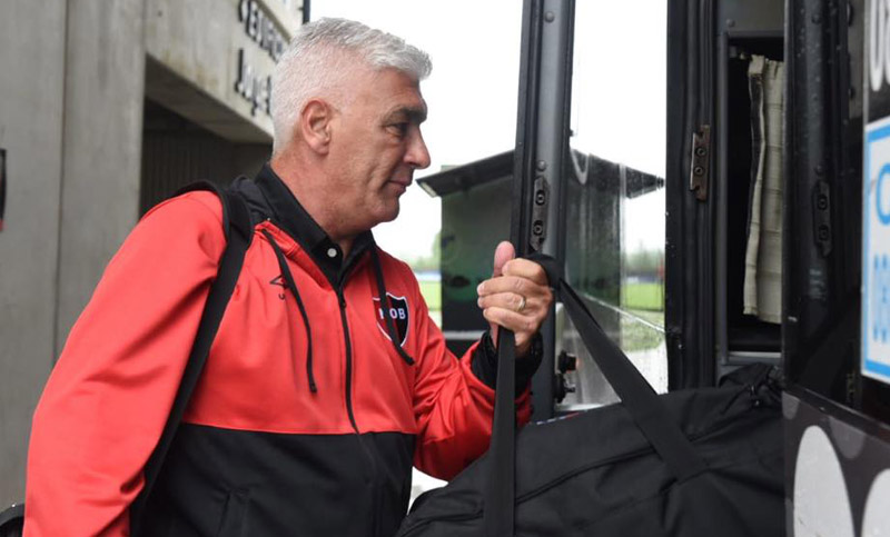 Omar De Felippe anunció su renuncia como DT de Newell’s