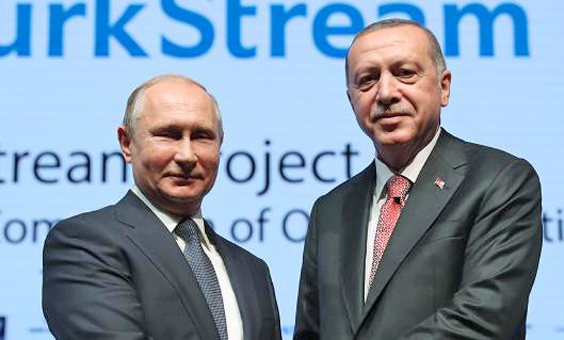 Rusia y Turquía finalizaron el tramo submarino de un gasoducto que funcionará desde 2019