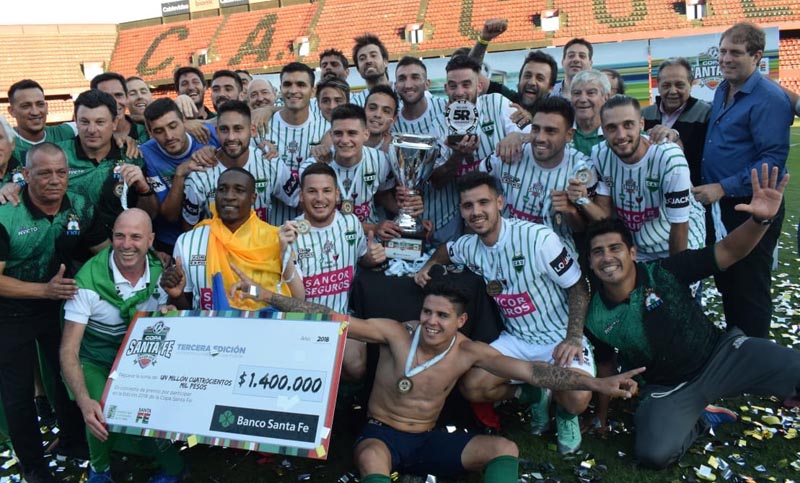 Unión de Sunchales goleó a Colón y se consagró bicampeón de la Copa Santa Fe