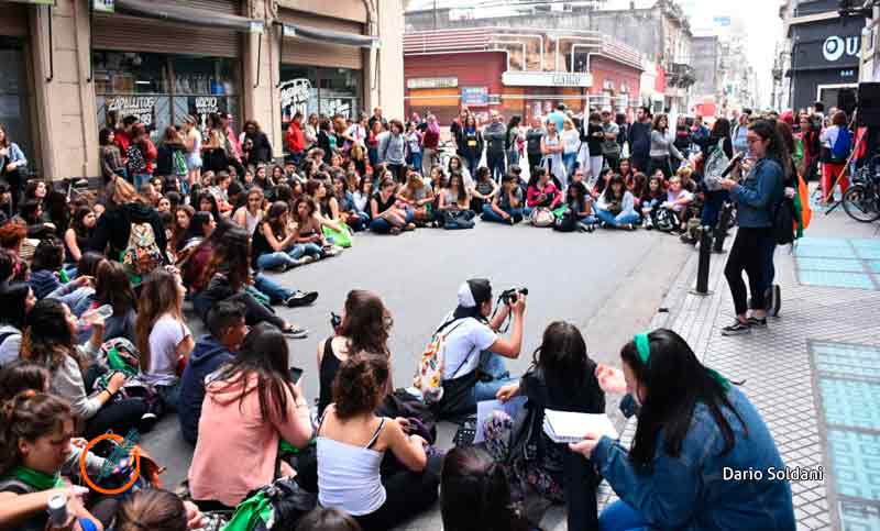 Estudiantes del Nigelia Soria reclamaron contra los ingresos por sorteo
