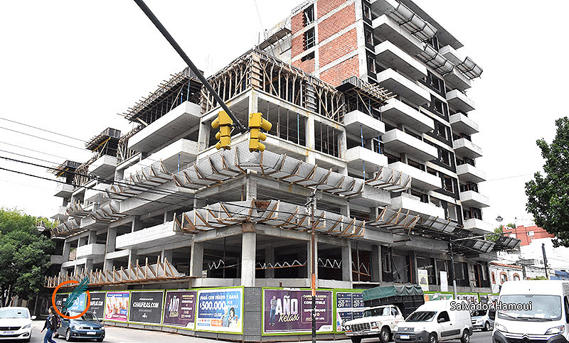 Denuncian irregularidades en la construcción de un edificio de Mendoza y Riccheri