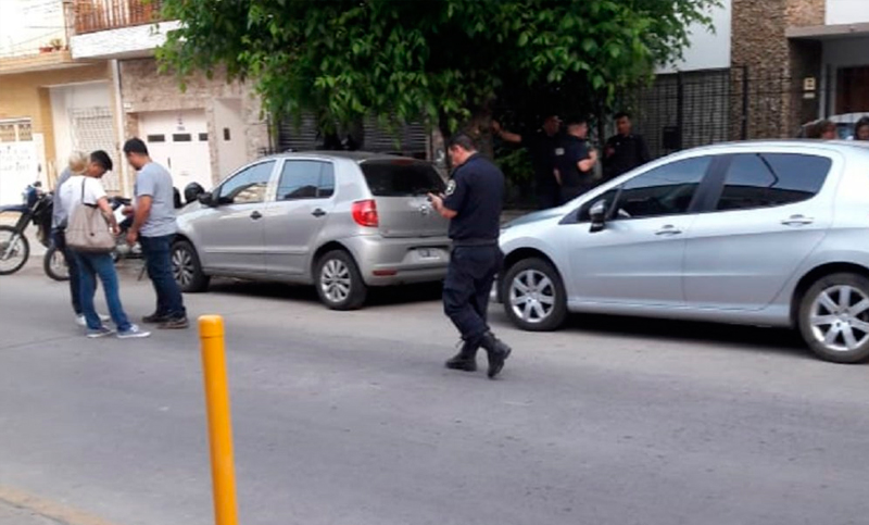 Este lunes definen si excarcelan al padre que olvidó a la beba en el auto