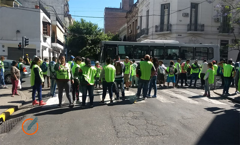 Movimientos sociales marchan desde Desarrollo Social hacia la Municipalidad