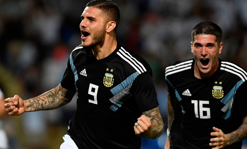 La selección argentina venció a México con goles de sus delanteros
