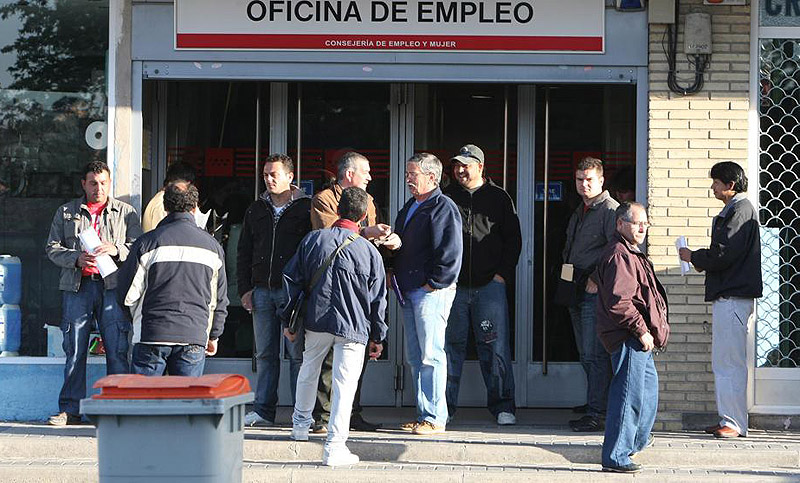 El número de desempleados en España aumentó a 3,25 millones en octubre