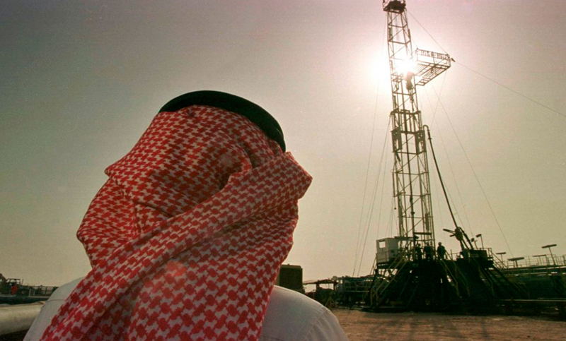 Arabia Saudita anuncia reducción de sus exportaciones de crudo por la caida del precios