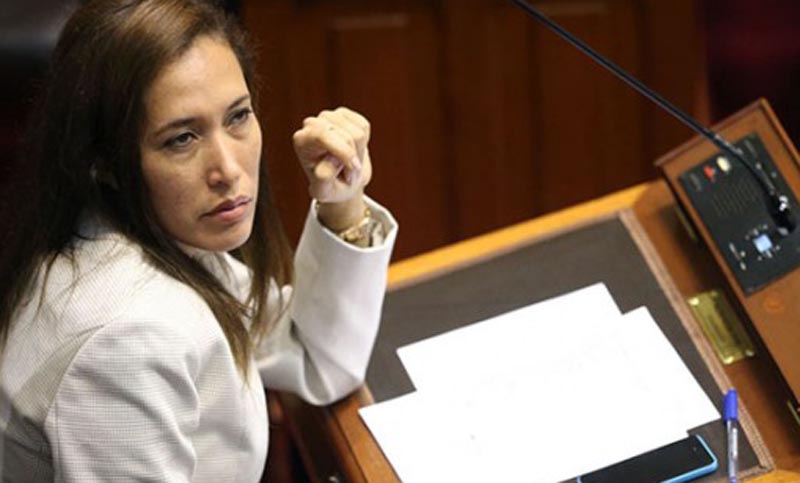 Legisladora denuncia a colega por «tocamientos indebidos» en Perú